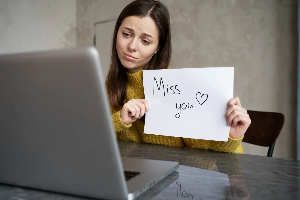 Read more about the article Other Ways to Say ‘I Miss You’: Meaningful Alternatives That Go Beyond Words