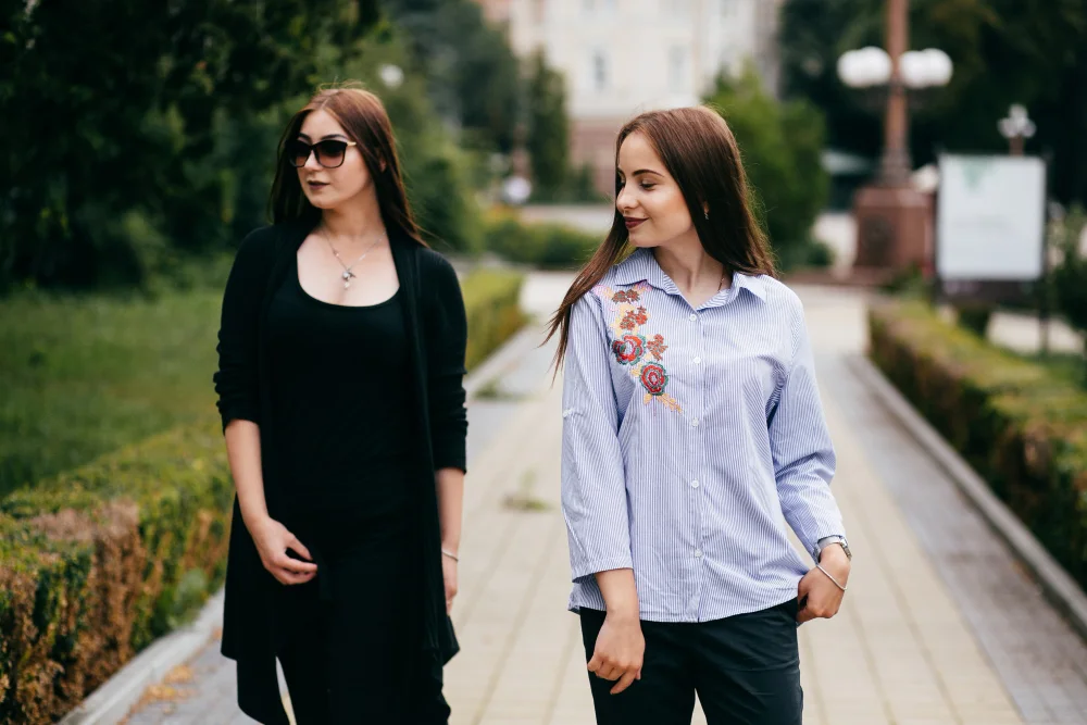 Read more about the article Roasts to Say to Short People (That Won’t Get You Cancelled)