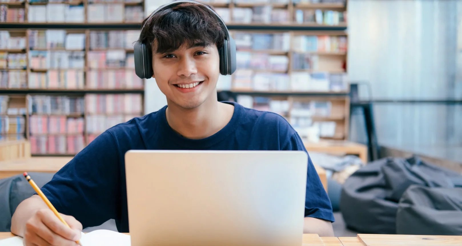 You are currently viewing How Online English Tutors Improve Students’ Ability to Respond in Group Discussions