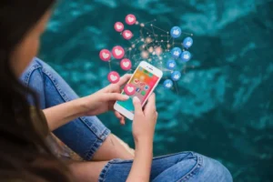 Read more about the article How to Write Hooks People Can’t Scroll Past?